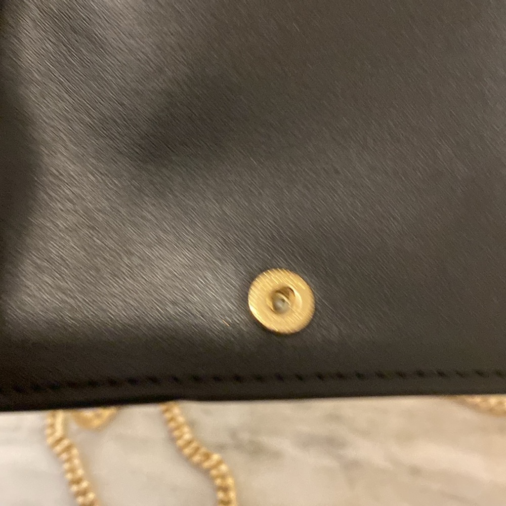 692 Coach mini wallet on cb chain NWOT - Picture 5 of 7